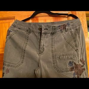 Sundance green cargo pants size 10. Just had them dry cleaned